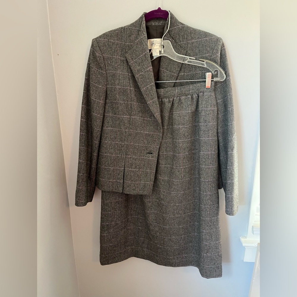 Lee Women's Gray Plaid Blazer and‎ midi skirt classic office wear